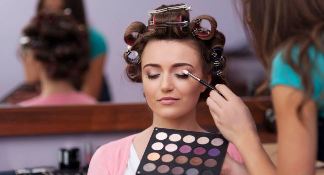 Celebrity makeup artist in mumbai